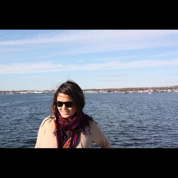 Profile Picture of Laurie Guthmann (@laurieleag) on Poshmark