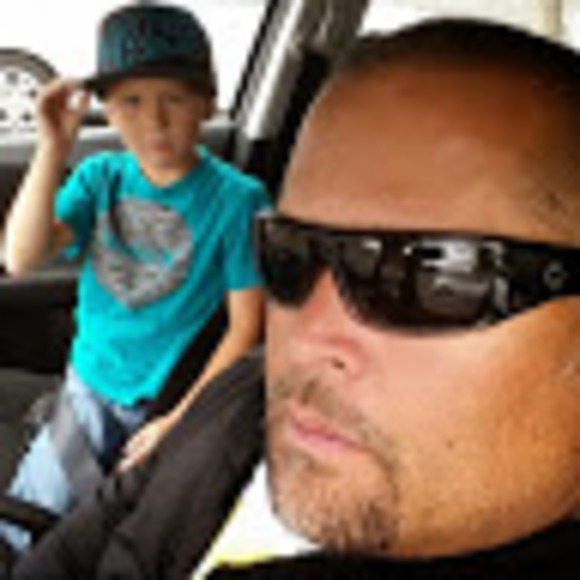 Profile Picture of Chad Tucker (@ct1072) on Poshmark