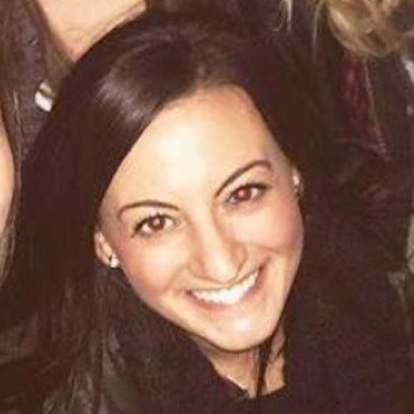 Profile Picture of Lauren Onorato (@lro367) on Poshmark