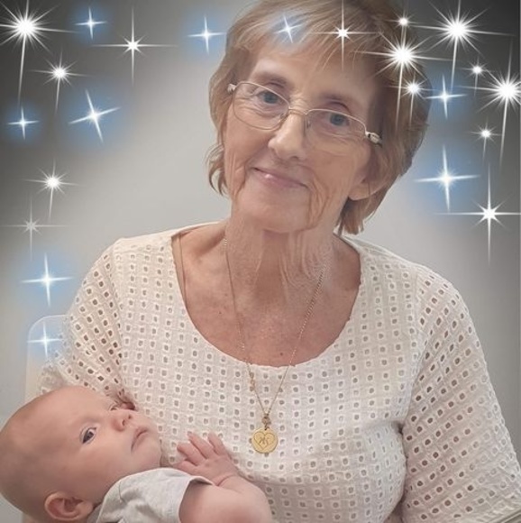 Profile Picture of Karen Middlehurst (@kazz99) on Poshmark