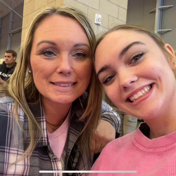 Profile Picture of Whitney Lambert (@whitnee_lambert) on Poshmark