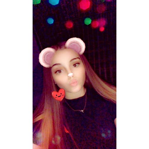 Profile Picture of Samantha Wawrzyniak (@samantha_w5) on Poshmark