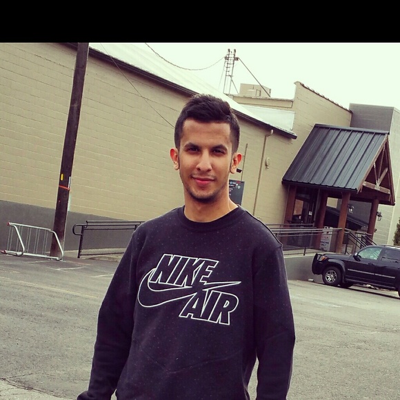 Profile Picture of Fahad Al (@faltoaimy) on Poshmark
