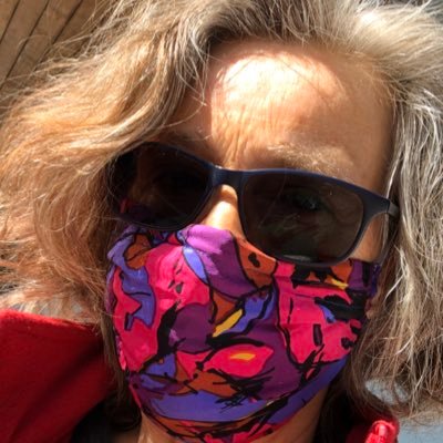 Profile Picture of Julia Claxton (@eyejewels) on Twitter