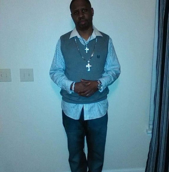 Profile Picture of Eric Vincent (@vncnt71) on Poshmark