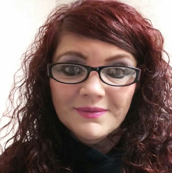 Profile Picture of Sherry Linback (@lendil) on Poshmark