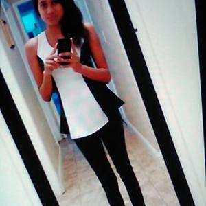 Profile Picture of Cecelia Flores (@cecelia_flores) on Twitter