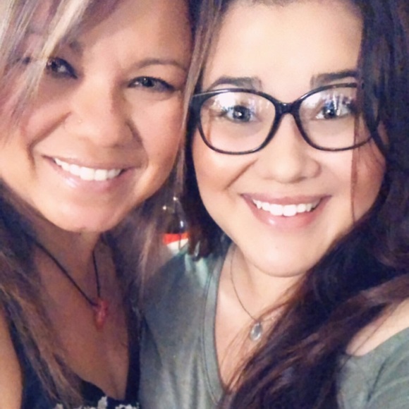 Lauren Stathes - Poshmark Profile Picture of Lauren Stathes (@lstat11) on Poshmark