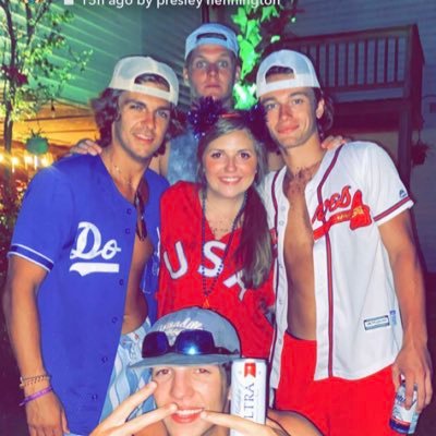 Profile Picture of Uz¡vert (@Reid25Richard) on Twitter