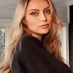 Profile Picture of 𝘊𝘝𝘞 (@carlyvwhite) on Instagram