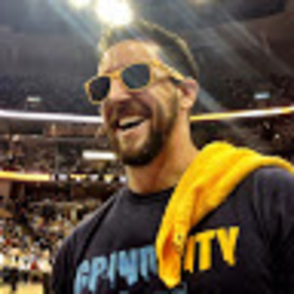 Profile Picture of Eric Hinderhofer (@erichinderhofer) on Poshmark