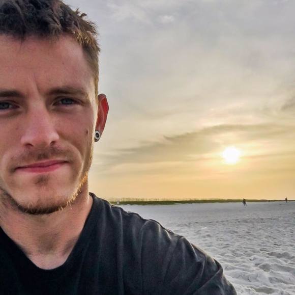 Profile Picture of David Gilmore (@daverdg) on Poshmark