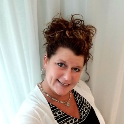 Profile Picture of Lori Petersen (@LPetersenTroxFL) on Twitter