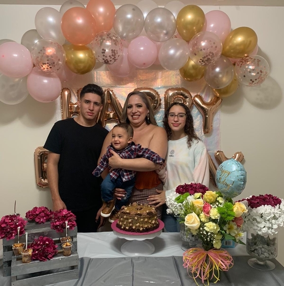 Minerliana Adrianza - Poshmark Profile Picture of Minerliana Adrianza (@minerlianaa) on Poshmark