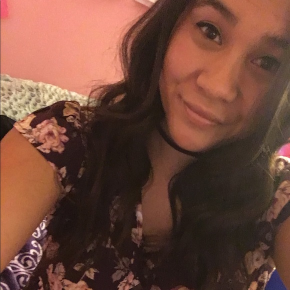 Profile Picture of Anna Oshiro (@aoshiro12) on Poshmark