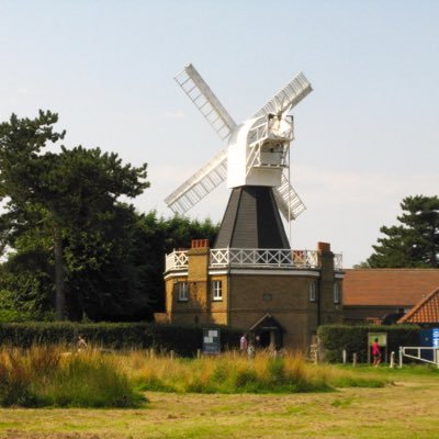 Profile Picture of Robert Holmes & Co (@RHolmesSW19) on Twitter
