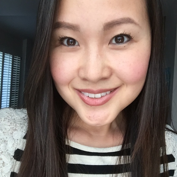 Profile Picture of Lin Hwang (@mamahwang) on Poshmark
