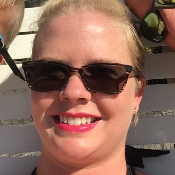 Profile Picture of Nicole Rappette (@nicole0642) on Poshmark