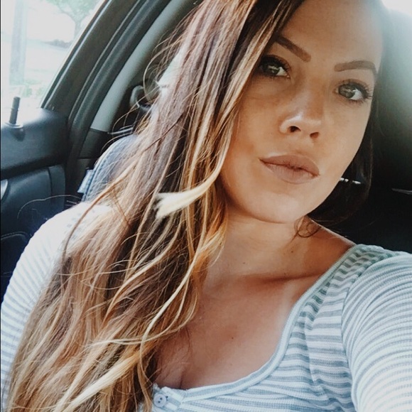 Profile Photo of Alyssa Majewski (@ajewski) on Poshmark