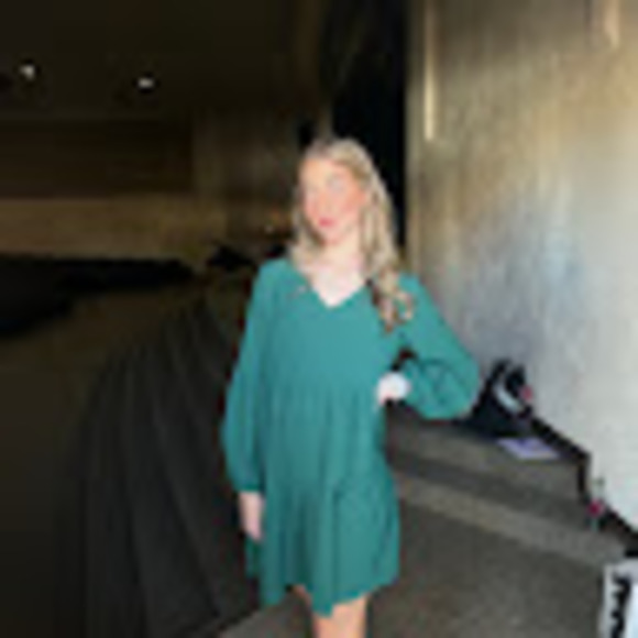 Profile Picture of Allie Knittel (@knittelallie) on Poshmark