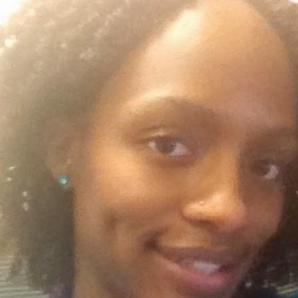 Profile Picture of Corita Andrews (@corita83) on Poshmark