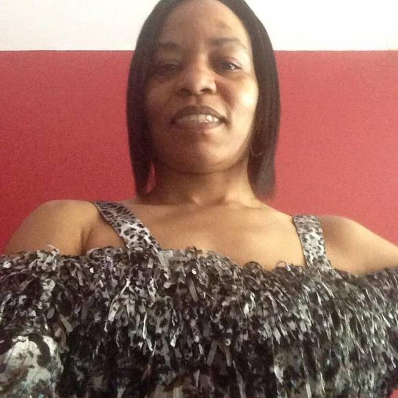 Profile Picture of Cynthia Joyner (@getmoneylove) on Poshmark