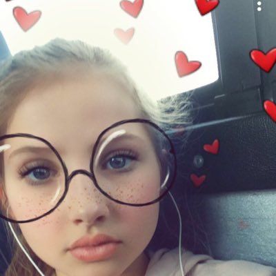 Profile Picture of Ella (@ella_sivulka) on Twitter