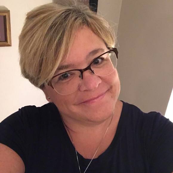 Profile Picture of Kimberly Febbriello (@kimipaige) on Poshmark