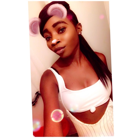 Profile Picture of Sabrina Philippe (@sabrinaphilippe) on Poshmark