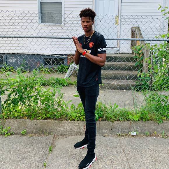 Profile Picture of Wilson Fernandes (@putuboss) on Poshmark