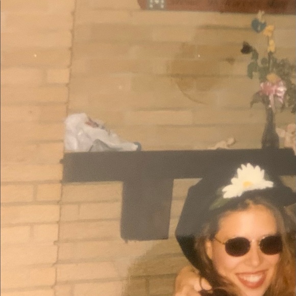 Profile Picture of Nichole Sharp (@nicholesharp854) on Poshmark