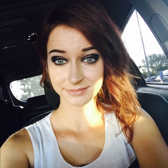 Profile Picture of Shanee Hacker (@shanee91) on Poshmark