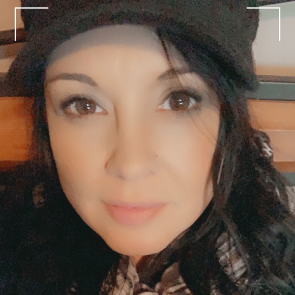 Profile Picture of Carrie Jicha (@cjicha75) on Poshmark