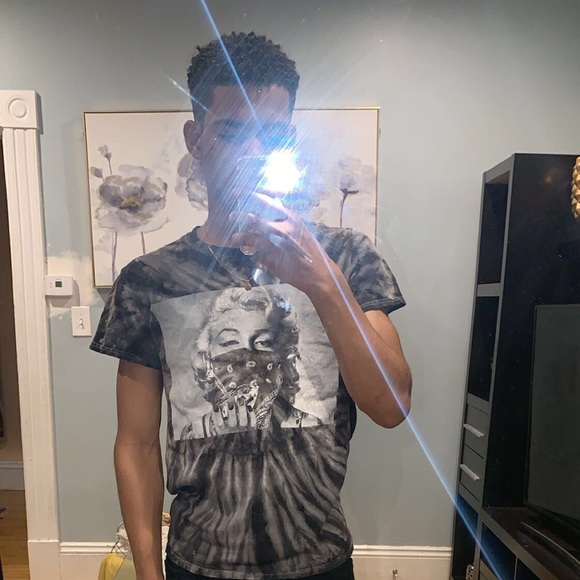 Profile Picture of Kevin Dias (@kevin_dias) on Poshmark