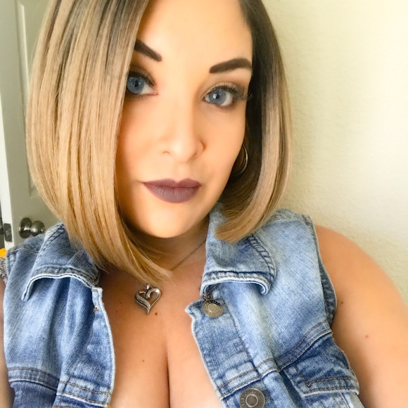 Profile Picture of Alyssa Baladez (@alyssabaladez) on Poshmark