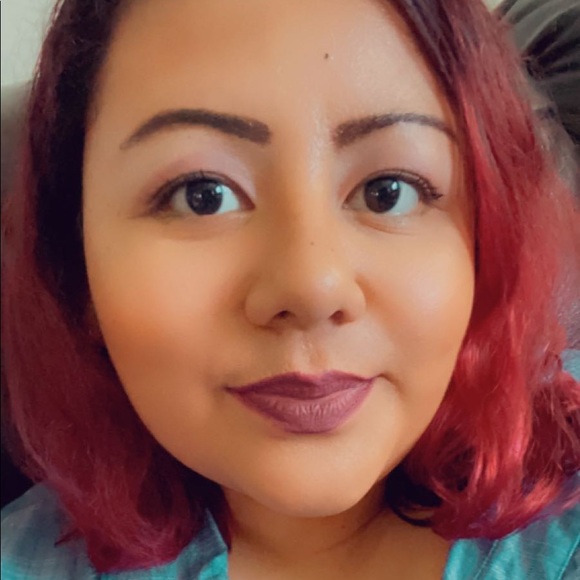 Profile Picture of Cristal Robles (@cristalr19) on Poshmark