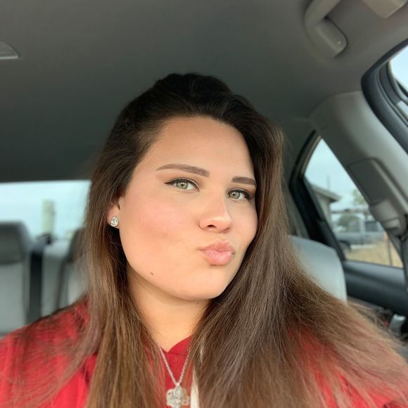 Profile Picture of Rhaelyn Escamilla (@rhaelyne) on Poshmark