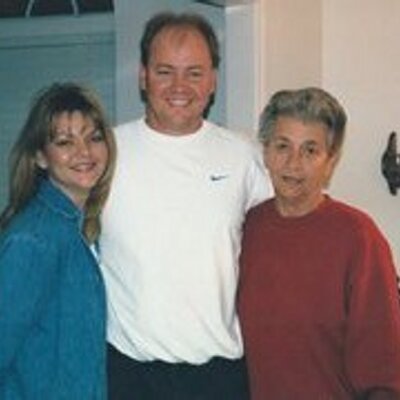 Profile Picture of Kim Hoyle (@KimHoyle) on Twitter