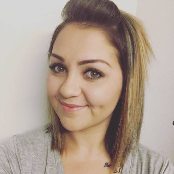 Profile Picture of Amanda-louise Osburn (@manderlouise) on Poshmark