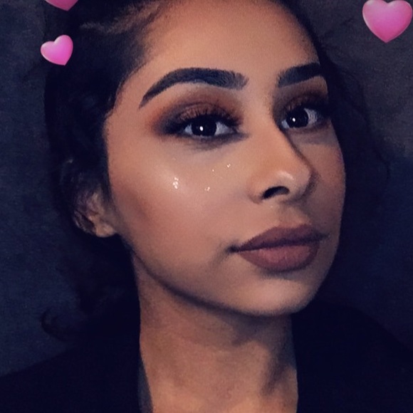 Profile Picture of Lizbeth Obeso (@lizbethobeso) on Poshmark