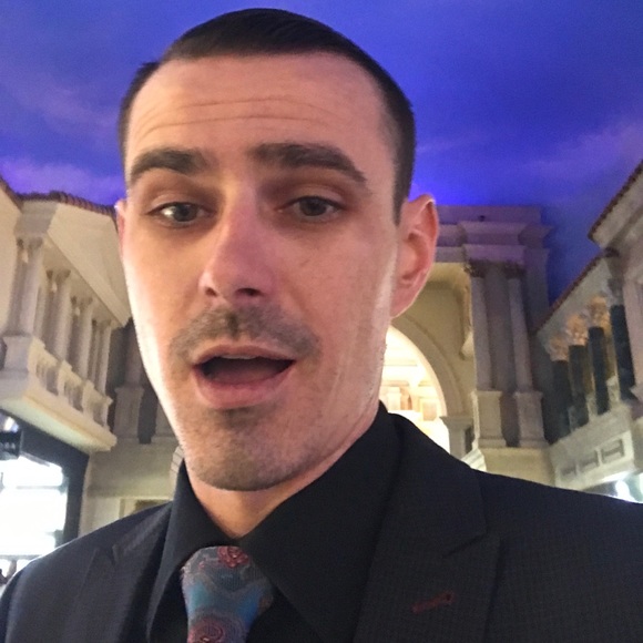 Profile Picture of Andrew Estabrook (@wandil) on Poshmark
