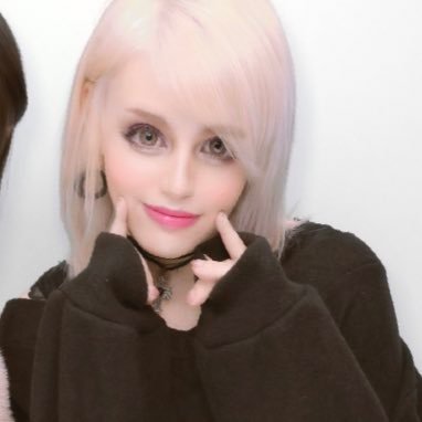 Profile Picture of .iris }）i（{ ｲﾘｽ (@iris_the_doll) on Twitter