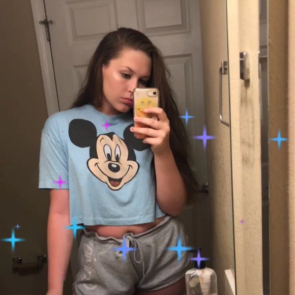 Profile Picture of Sarah Botkin (@snoopdowgydowg) on Poshmark
