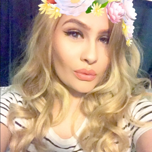 Profile Picture of Sarah Jimenez (@saraah_023) on Poshmark