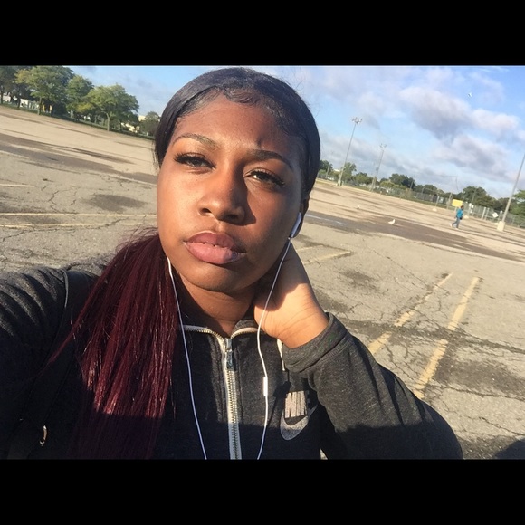 Profile Picture of Tyra Hale (@prettyanaa) on Poshmark