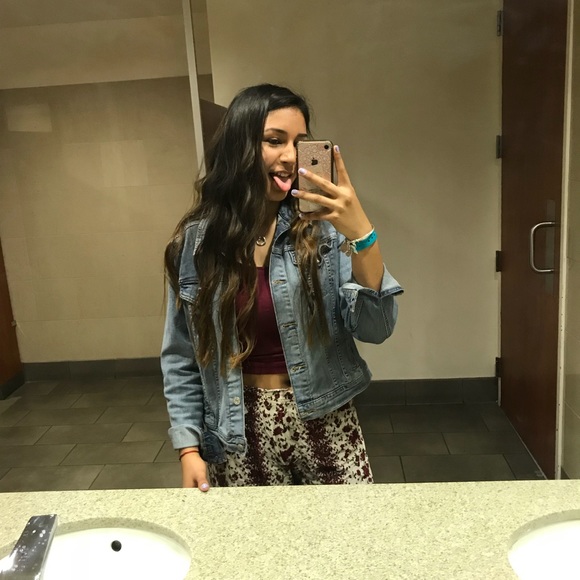 Profile Picture of Mia Tillitt (@miaalexsa) on Poshmark