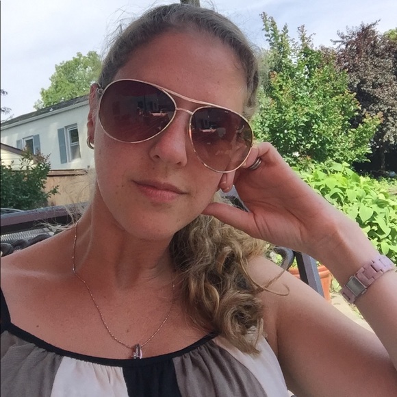 Profile Picture of Nancy Samuels (@ngsamuels) on Poshmark