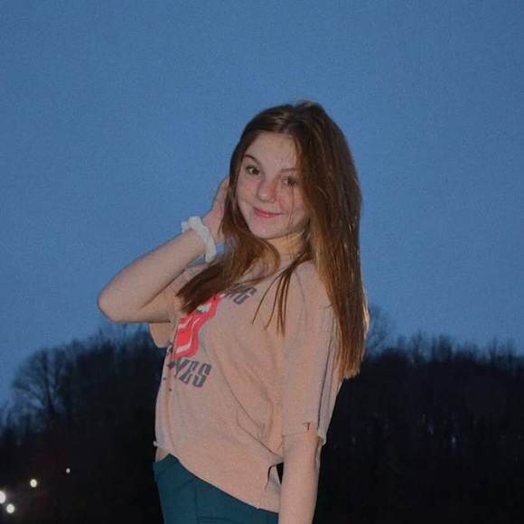 Profile Picture of Peyton Owen (@peyton_owen) on Poshmark