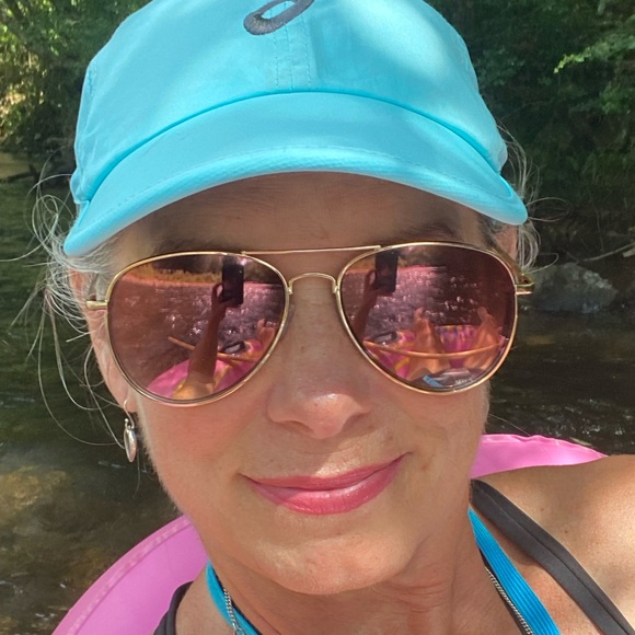 Profile Picture of Ruth Chiles (@ruthchiles) on Poshmark