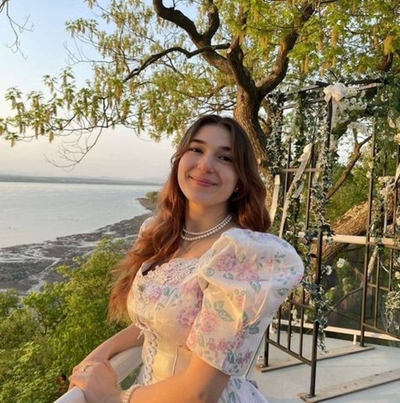 Profile Picture of Laëticia Capilla (@rosira275) on Poshmark